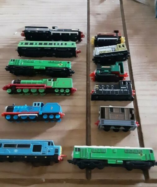 Thomas Trackmaster Bundle Of Thomas The Tank Engine Trains & Carriages  x12