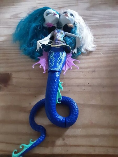 [326296570477] Monster High Peri & Pearl Serpentine 2 Headed Great Scarrier Reef Doll