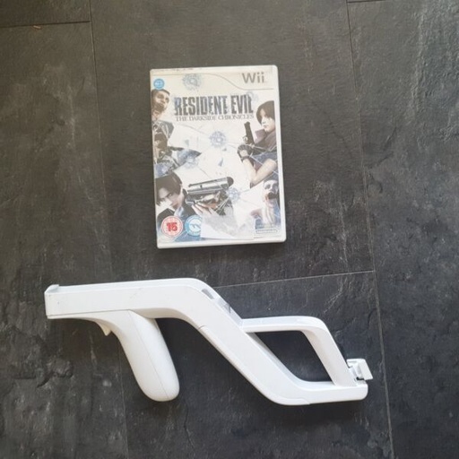 [326290894649] Resident Evil Darkside Chronicles Plus Zapper Gun and Nun Chuck  Nintendo  Wii